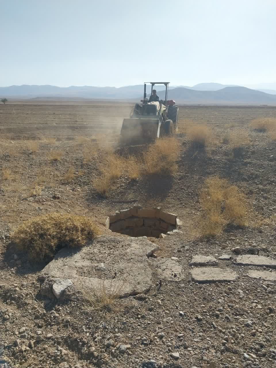 مسدودسازی یک حلقه چاه غیرمجاز در منطقه قبرکیخا شهرستان سمیرم در استان اصفهان