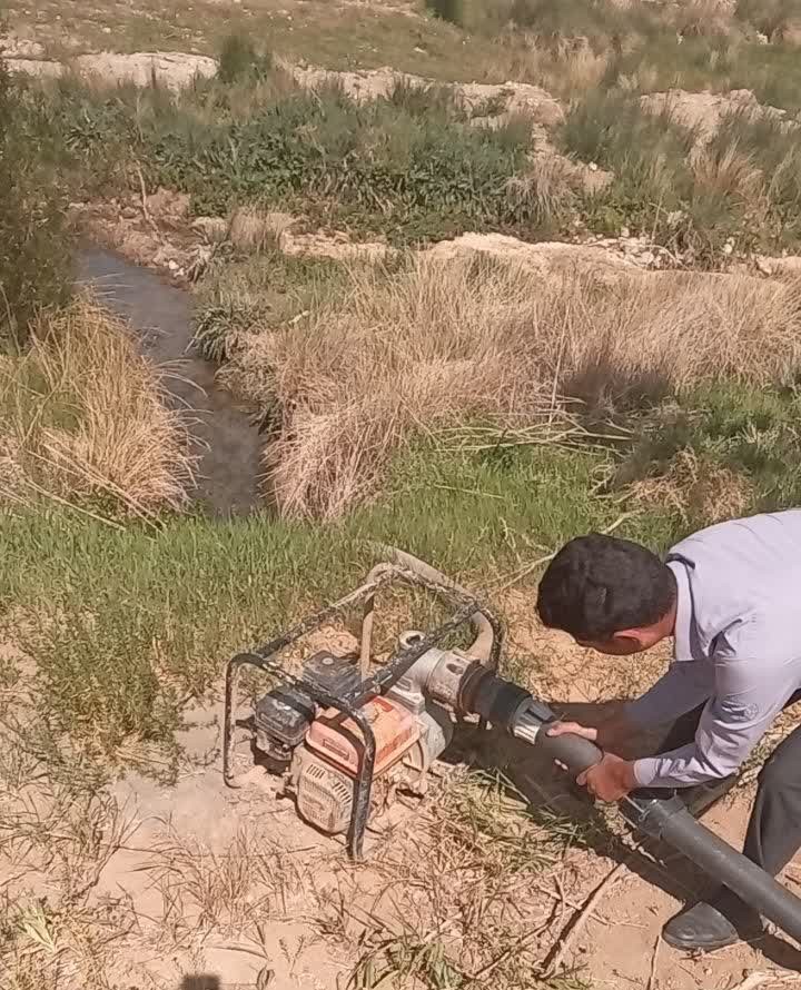 توقیف پمپاژ غیرمجاز آب در منطقه وردشت سمیرم